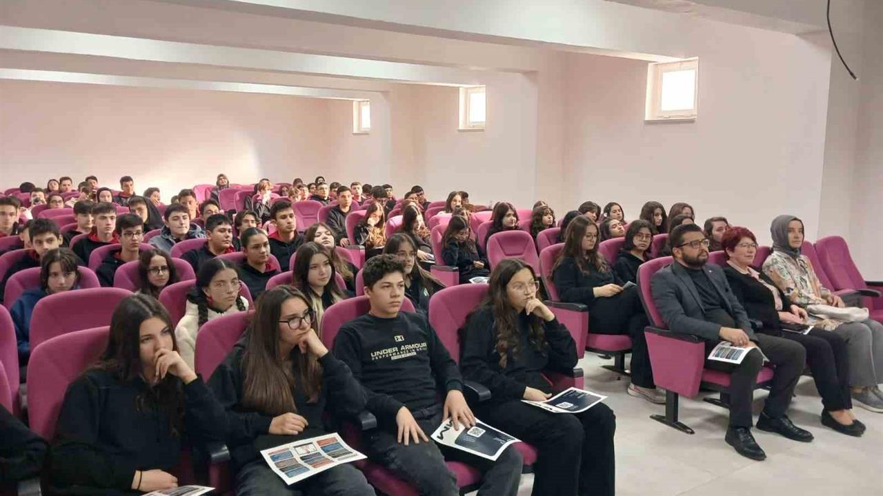 Kütahya'da Gençler İçin Dijital Okuryazarlık Eğitimi Başlatıldı