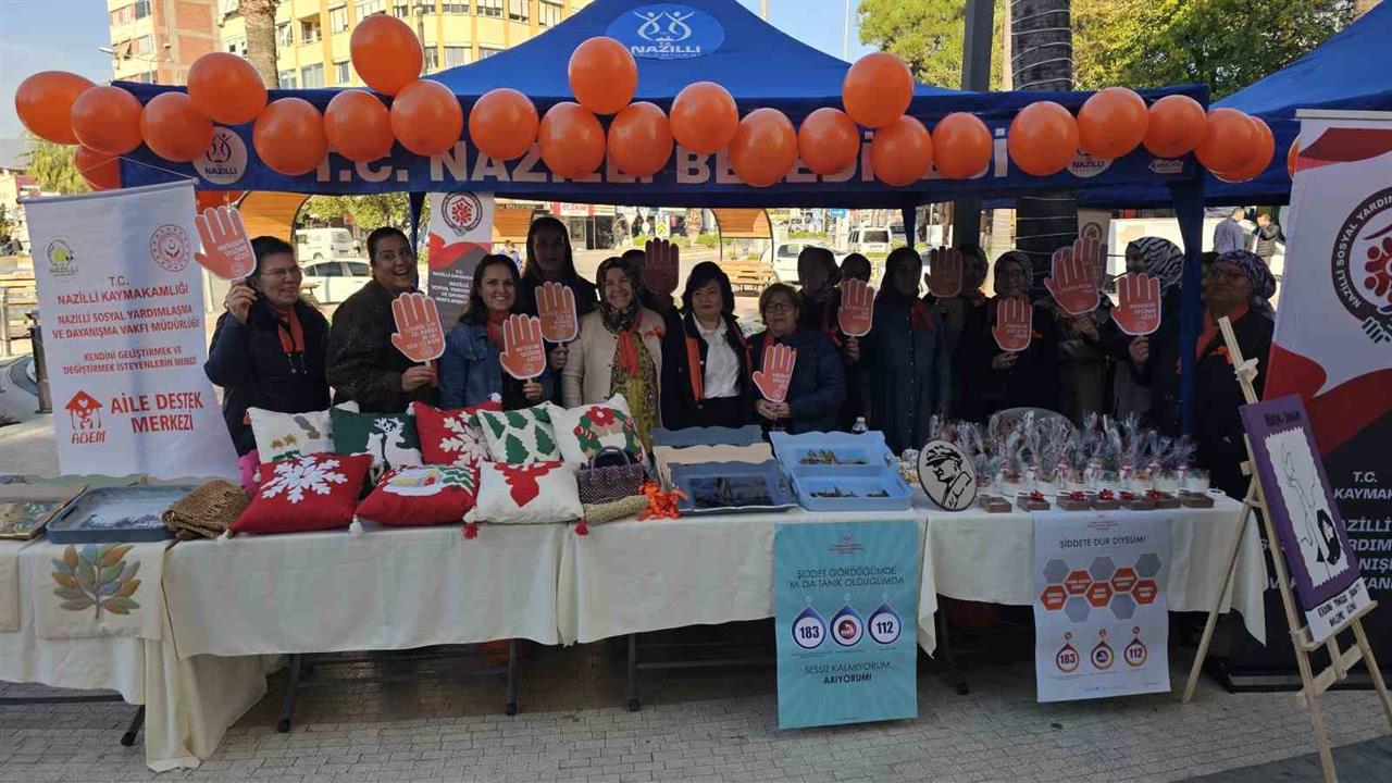 Aydın Nazilli'de Kadına Şiddetle Mücadele Günü'nde El Emeği Ürünler Sergilendi
