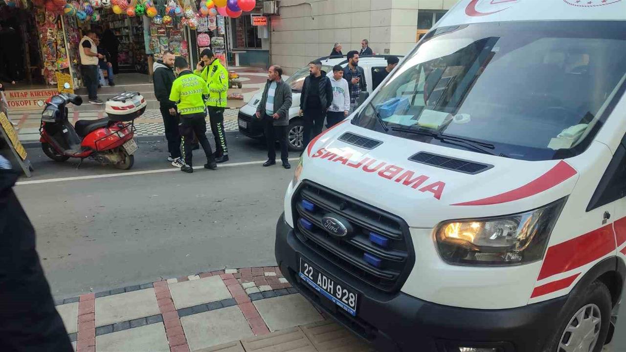 Edirne Keşan'da Motosikletin Çarptığı Yaya Hastaneye Kaldırıldı