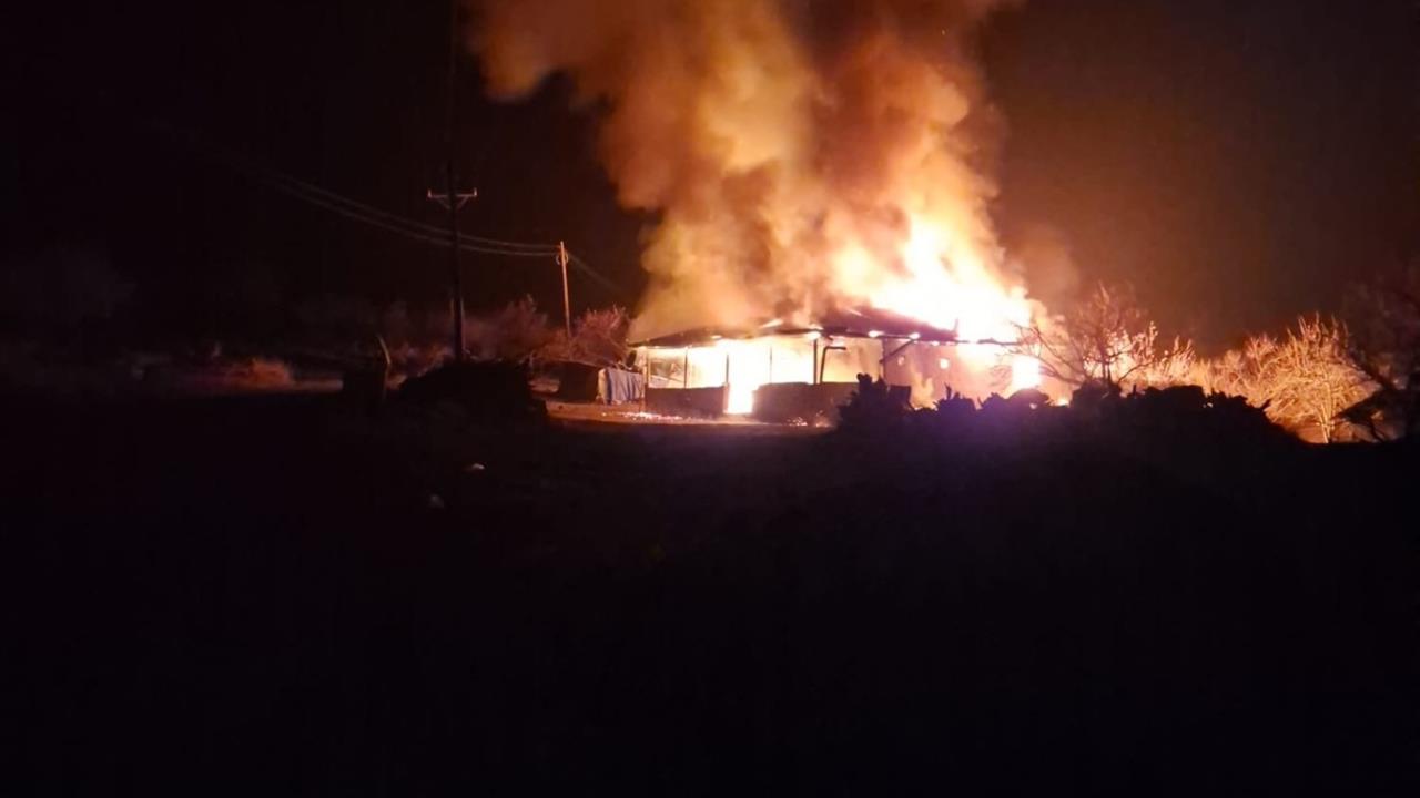 Malatya Hekimhan'da Elektrik Aksamından Kaynaklı Yangın Sonucu Ev Küle Döndü