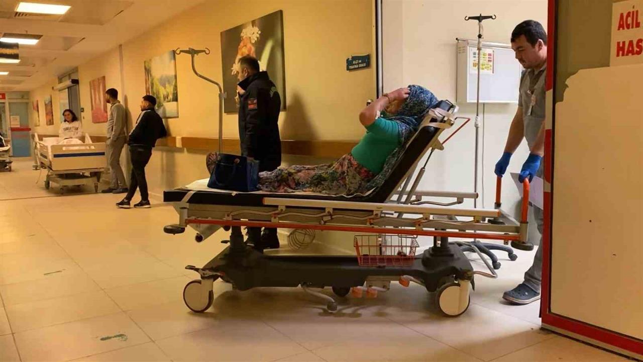 Bursa Kestel'de Lastiği Patlayan Otomobil Şarampole Düştü, Sürücü Yaralı