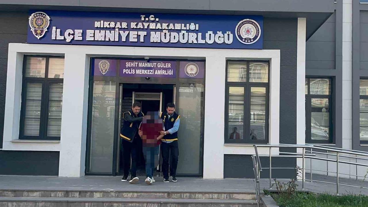 Tokat Niksar'da Uyuşturucu Suçundan 13 Yıl Cezası Olan Şahıs Gözaltına Alındı