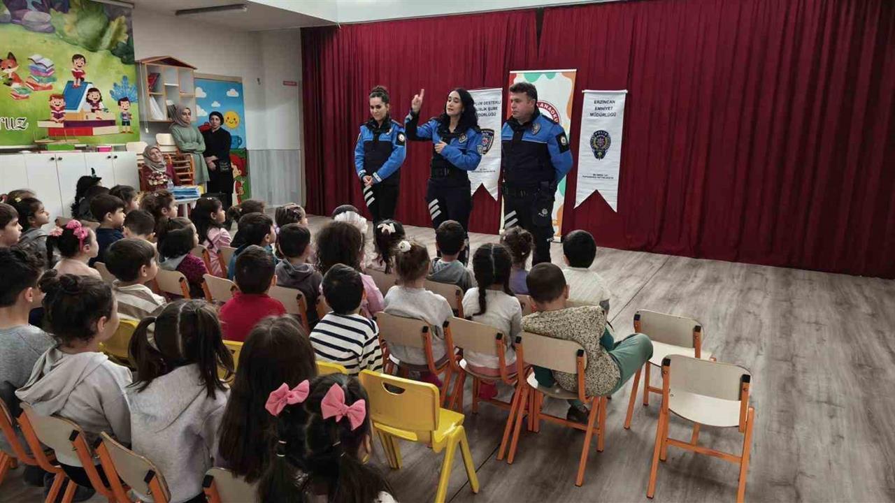 Erzincan'daki Okullarda Öğrencilere Güvenlik Eğitimi Uygulandı
