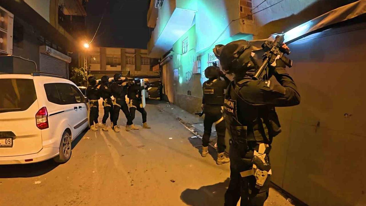 Adana'da DEAŞ'a Yönelik Gerçekleştirilen Operasyonda 12 Şüpheli Gözaltına Alındı