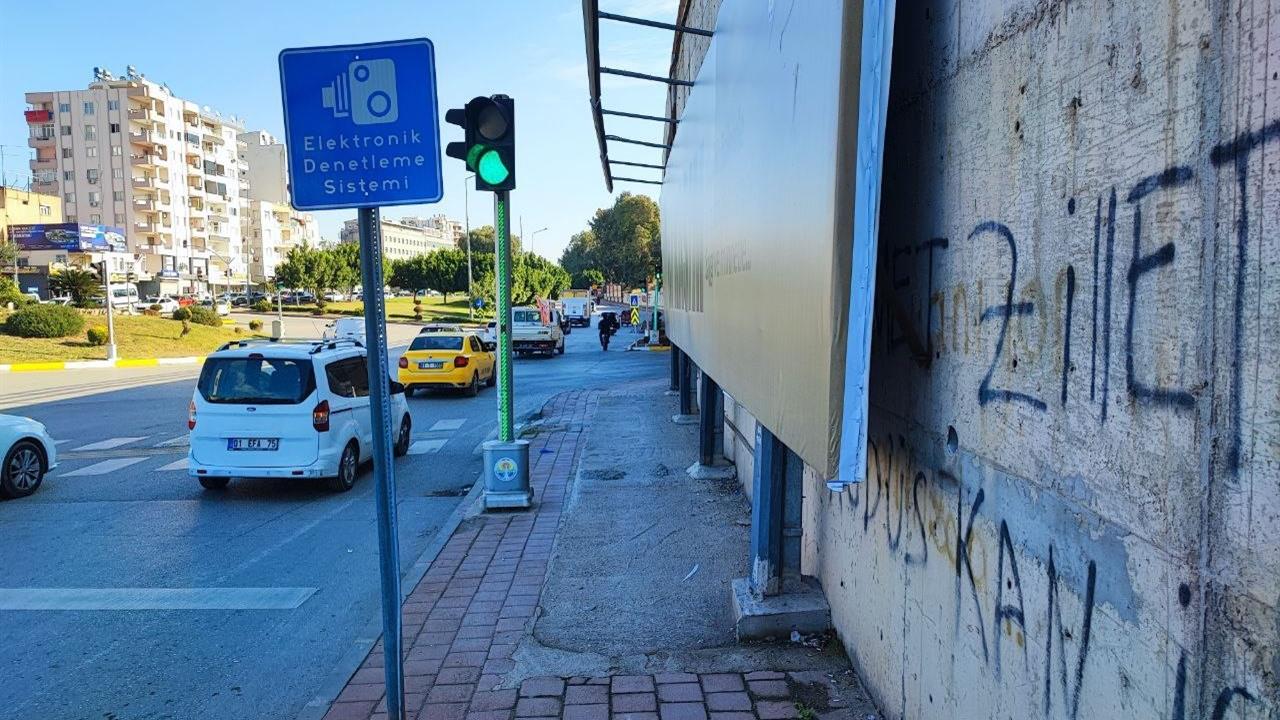 Adana'da Engelli Rampasına Engel Olan Durum, Vatandaşları Rahatsız Ediyor