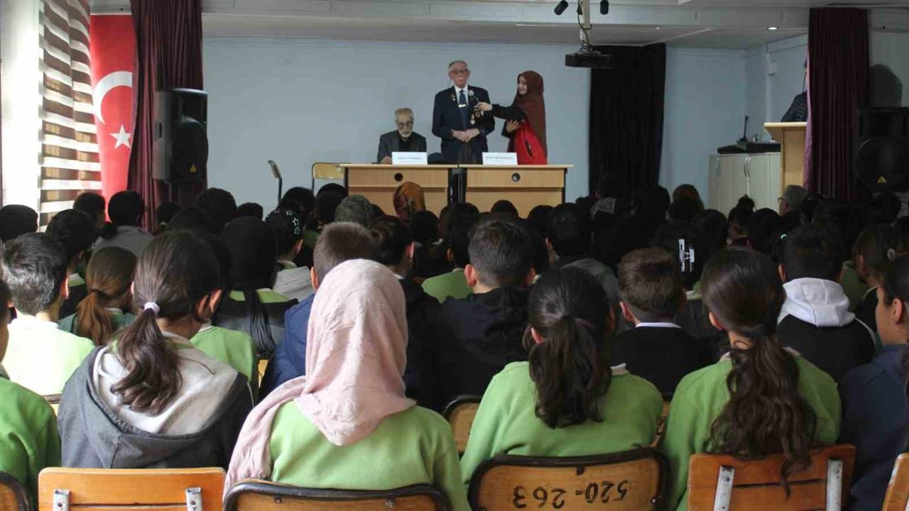 Bayburt'ta 'Vatan ve Kahraman Buluşmaları' Etkinlikleri Öğrencilerle Buluştu