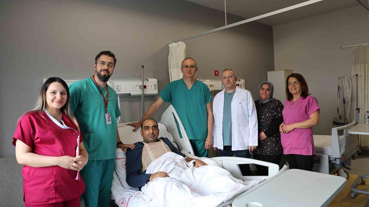 Kahramanmaraş Devlet Hastanesi Kalp Kliniği'nde 100'üncü açık kalp ameliyatı başarıyla yapıldı.