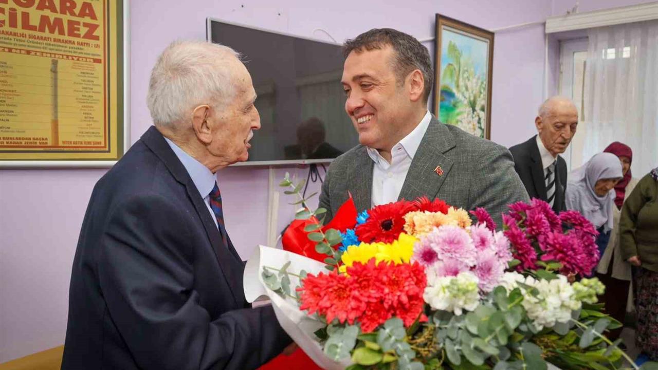 Bilecik'te Vali Sözer, Emekli Öğretmenlerle Anlamlı Bir Toplantı Gerçekleştirdi