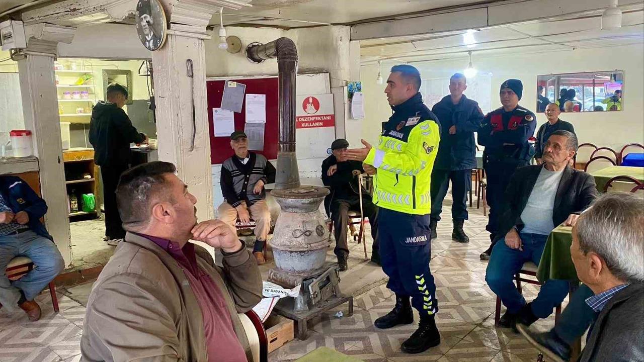 Bilecik'te Jandarma, Kış Lastiği ve Trafik Güvenliği Hakkında Bilgilendirme Yaptı