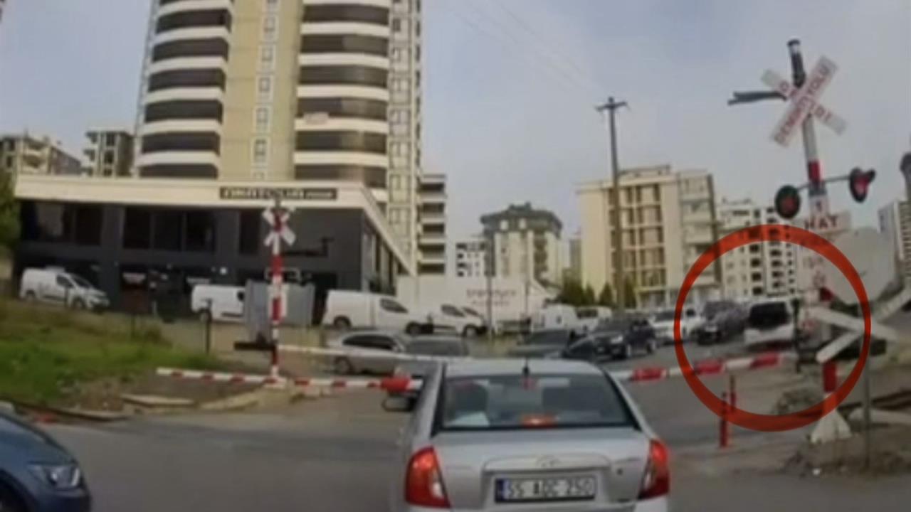 Samsun'da Tren Yolu Hattında Güvenliği Tehlikeye Düşüren Sürücüye Ceza Uygulandı.