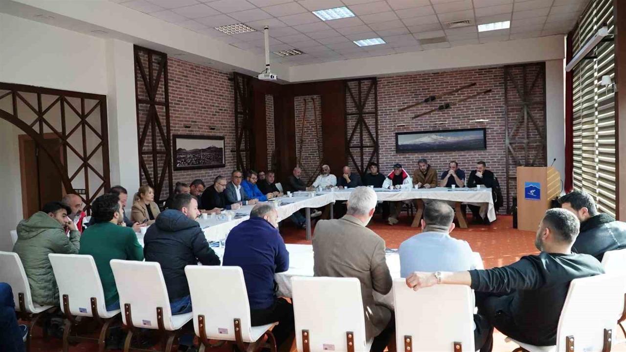 Kayseri Erciyes'te Sezon Öncesi Esnaf Toplantısı Gerçekleştirildi