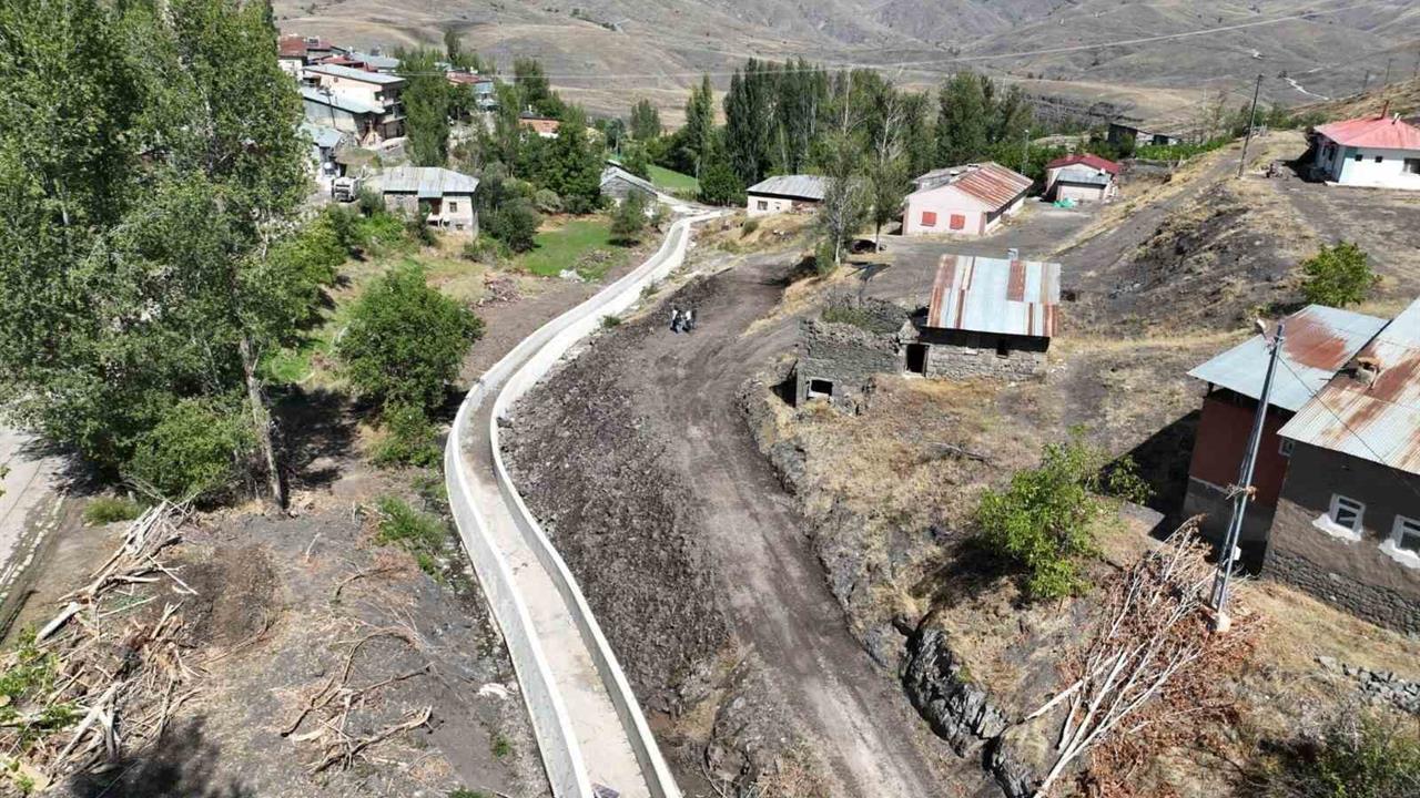 Bayburt Merkez Bayraktar Köyü'nde Taşkın Kontrol İnşaatı Çalışmaları Devam Ediyor