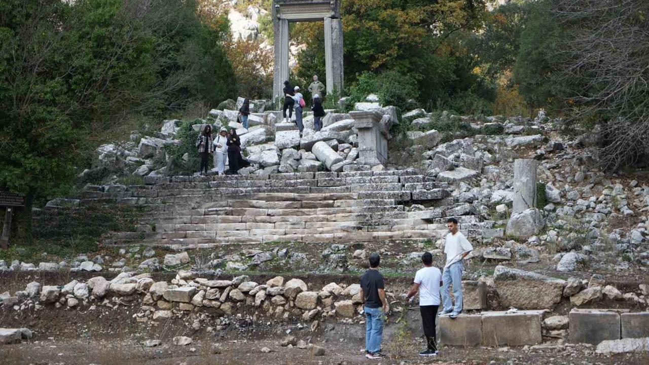 Antalya Termessos'ta Yapılan Kazılarda Tarihi Figürler ve Mezarlar Keşfedildi