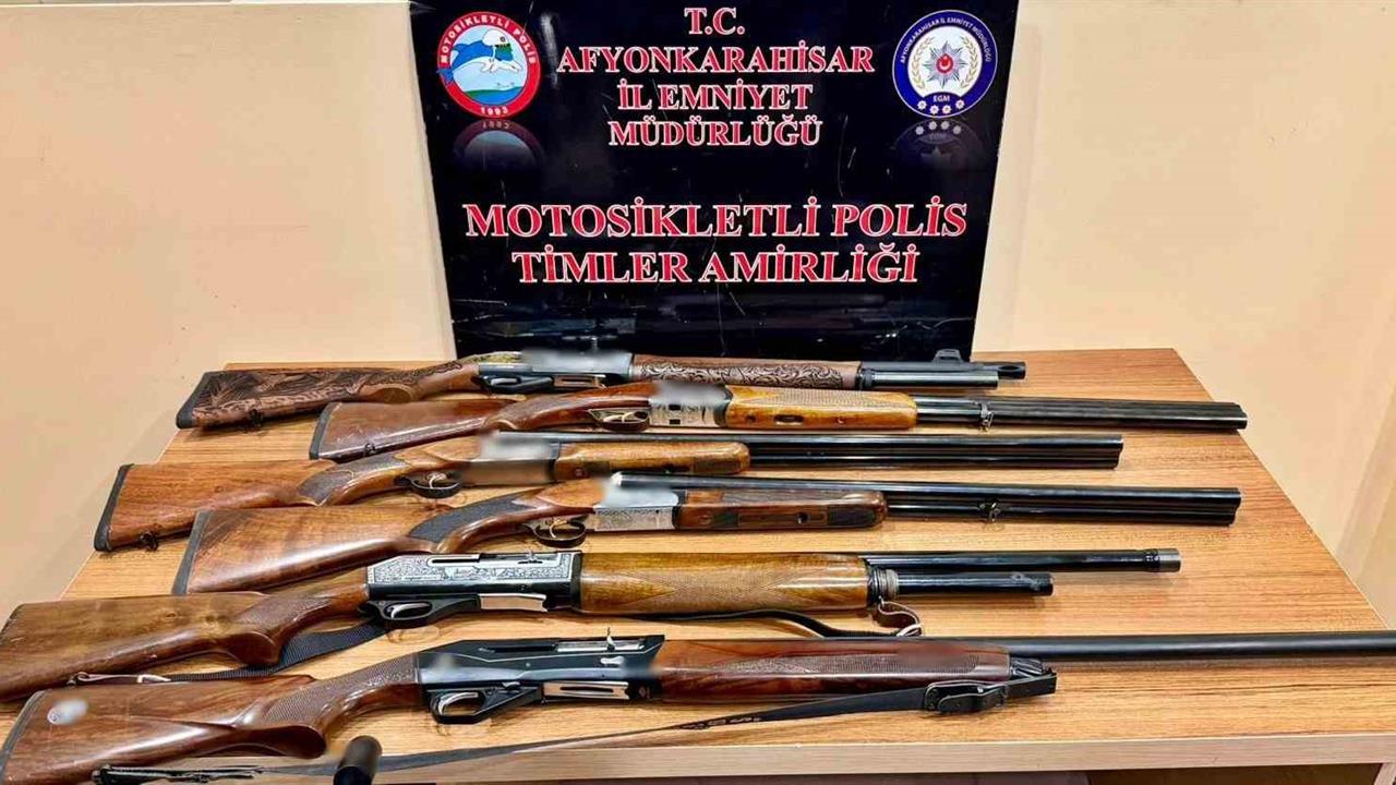 Afyonkarahisar'da Yapılan Denetimlerde Saksılarda Kenevir Bulundu