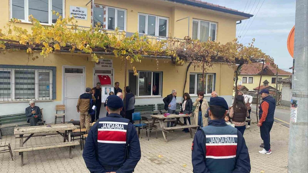 Bilecik Merkez'de Jandarma, Huzur ve Güvenliği Sağlamak İçin Görevde