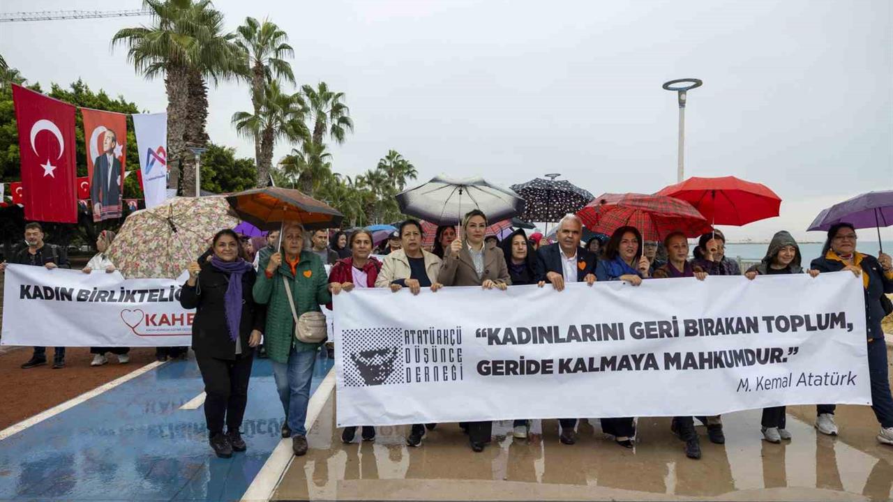 Mersin'de Kadına Yönelik Şiddete Karşı Farkındalık Etkinlikleri Düzenlendi
