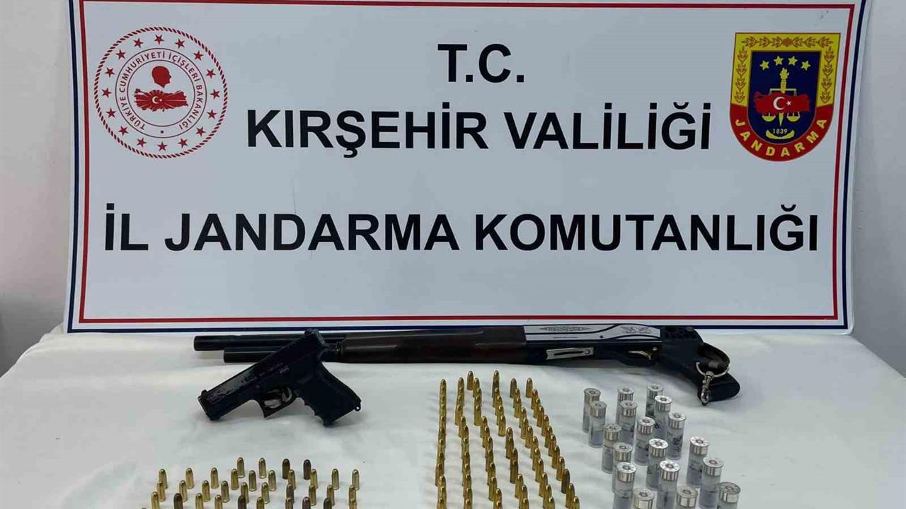Kırşehir Merkez'de Ruhsatsız Silah Bulunduran 3 Kişi Gözaltına Alındı