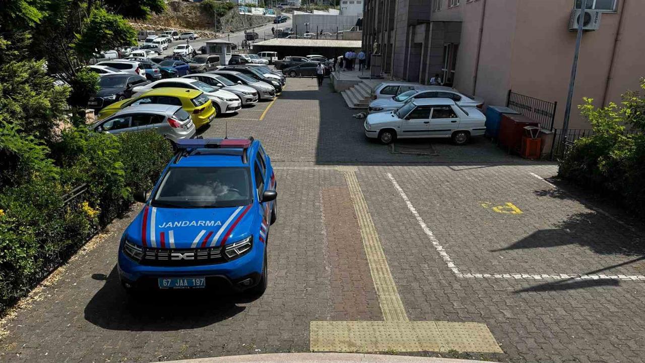 Zonguldak Alaplı'da Fındık Deposundan Bir Ton Fındık Çalan İki Şüpheli Tutuklandı.