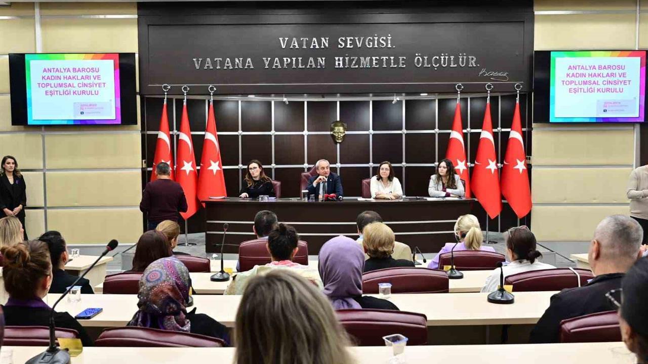 Antalya'da Kadına Yönelik Şiddetle Mücadele Paneli Gerçekleştirildi