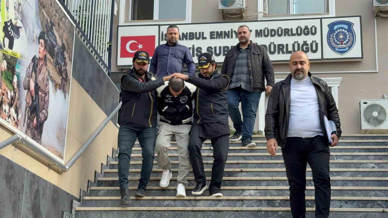 Büyükçekmece'de Üç Kişinin Öldüğü Cinayetle İlgili Şüpheli Adliyeye Sevk Edildi
