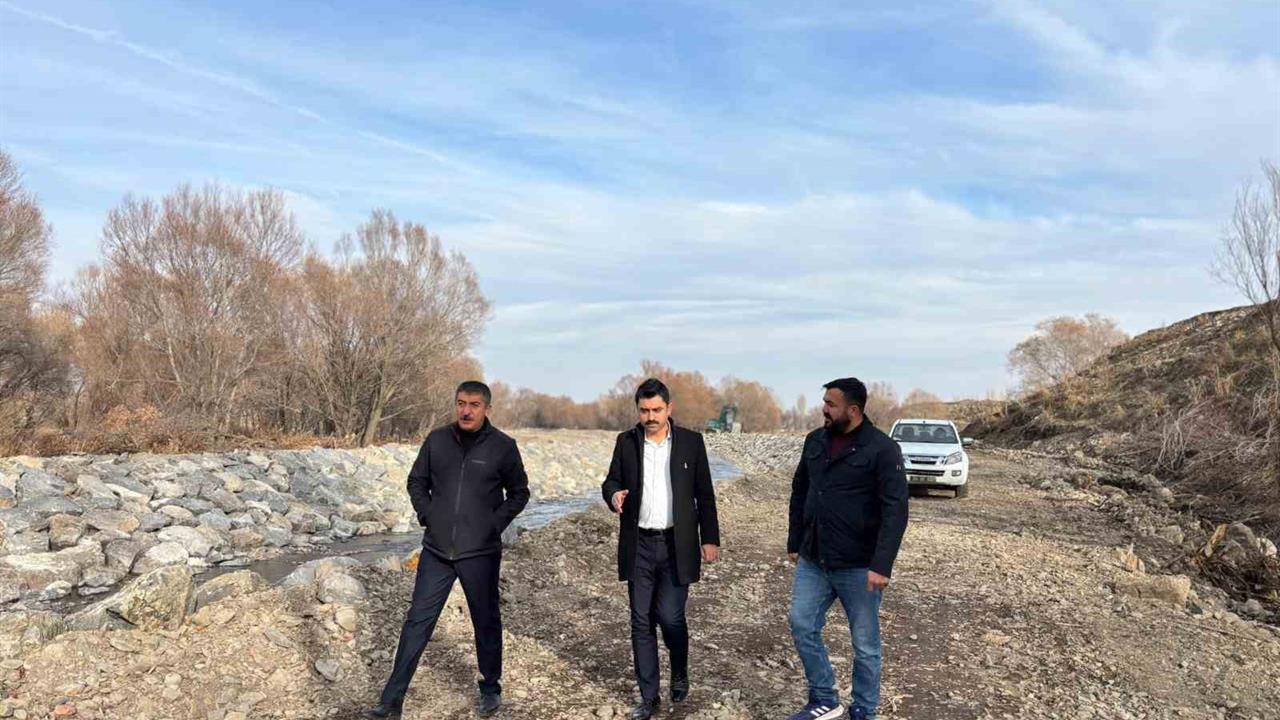 Kars Susuz'da Dere Islahı ve Taşkın Koruma Çalışmaları Sürüyor