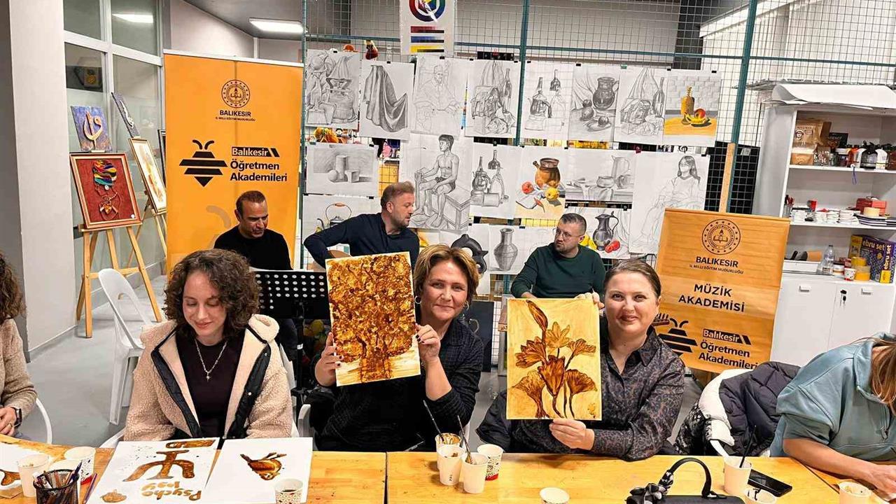 Balıkesir'de Müzik Akademisi'nde 'Kahvenin Rengi, Müziğin Sesi' etkinliği gerçekleştirildi.