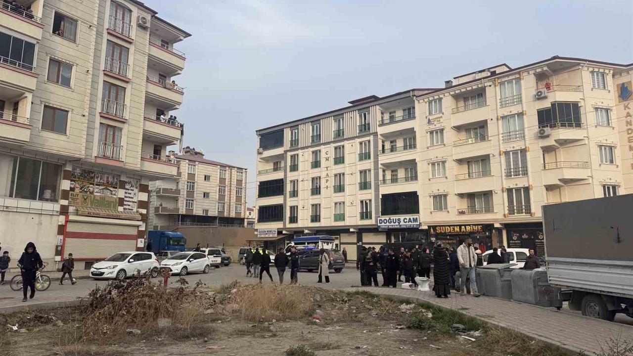 Iğdır Merkez'deki Cumhuriyet Mahallesi'nde İki Aile Arasında Silahlı Kavga Çıktı