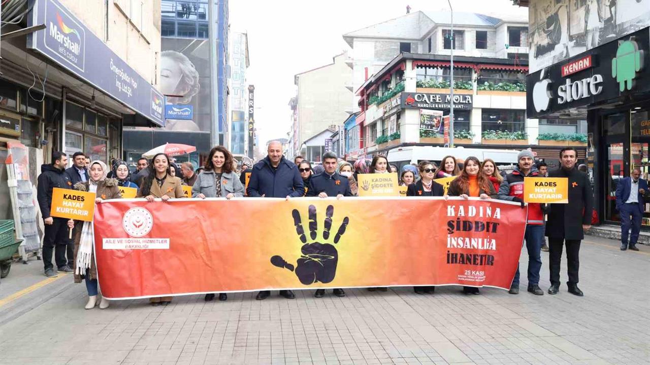 Ağrı'da Kadına Yönelik Şiddete Dikkat Çekmek İçin Yürüyüş Düzenlendi