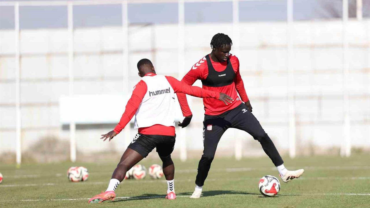 Sivasspor, Boluspor ile Oynayacağı Maç İçin Hazırlıklarını Sürdürüyor