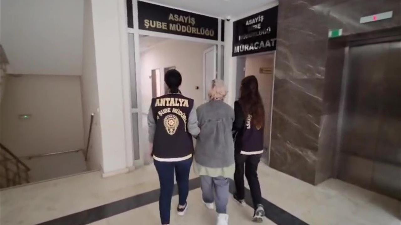 Antalya'da 90 Yıl Kesinleşmiş Hapis Cezası Olan Firari Şahıs Yakalandı