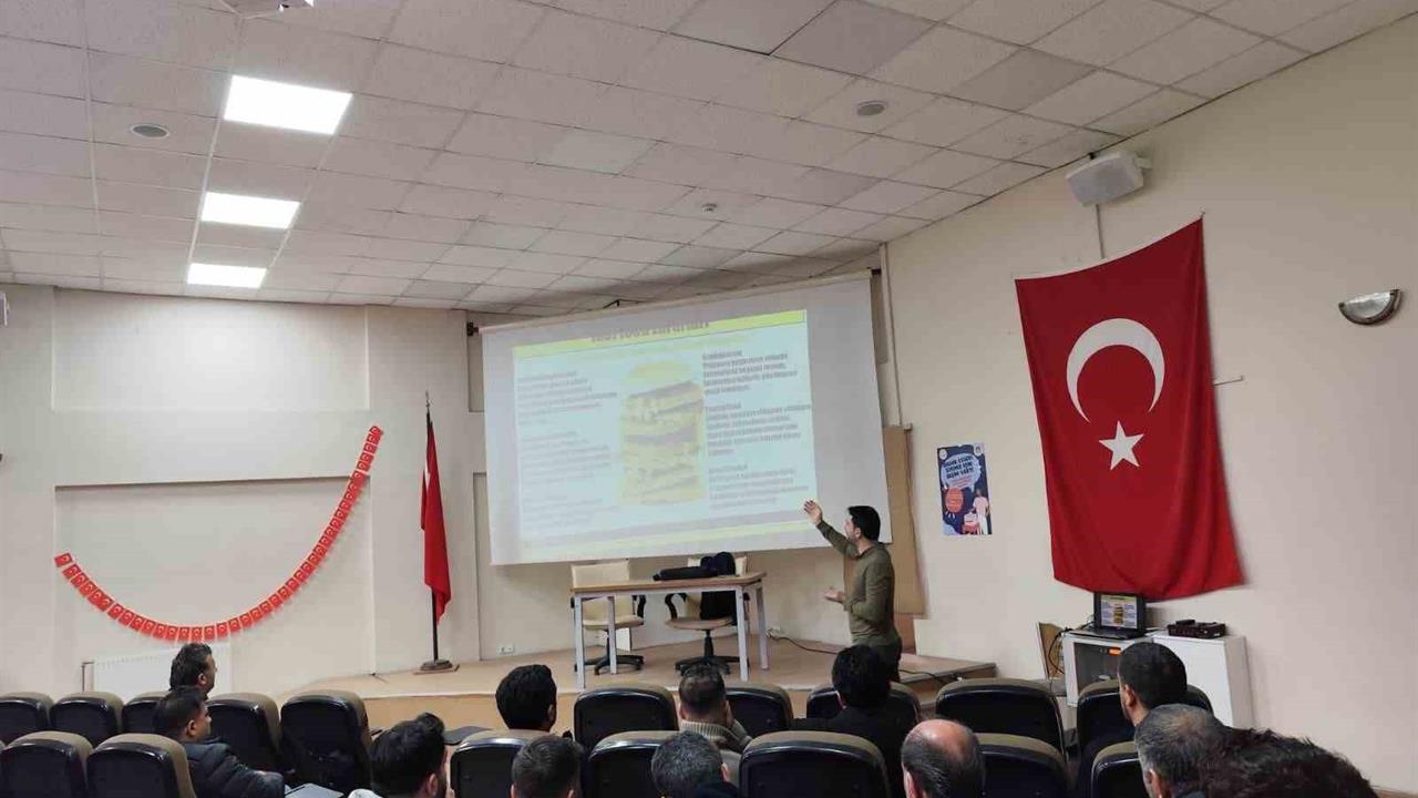 Siirt'te Bakım Personeline Sağlıklı Beslenme ve Hijyen Eğitimi Düzenlendi