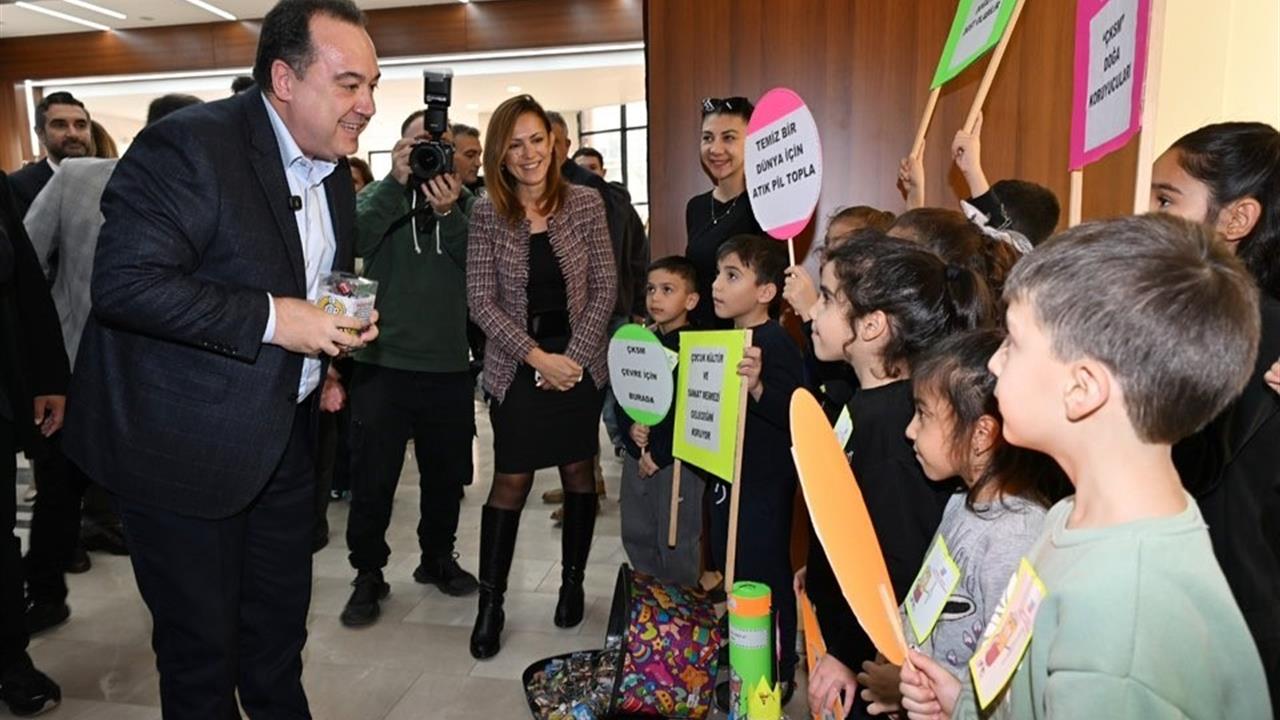 Manisa'da Atık Pillerin Toplanmasıyla Fidanlar Elde Ediliyor