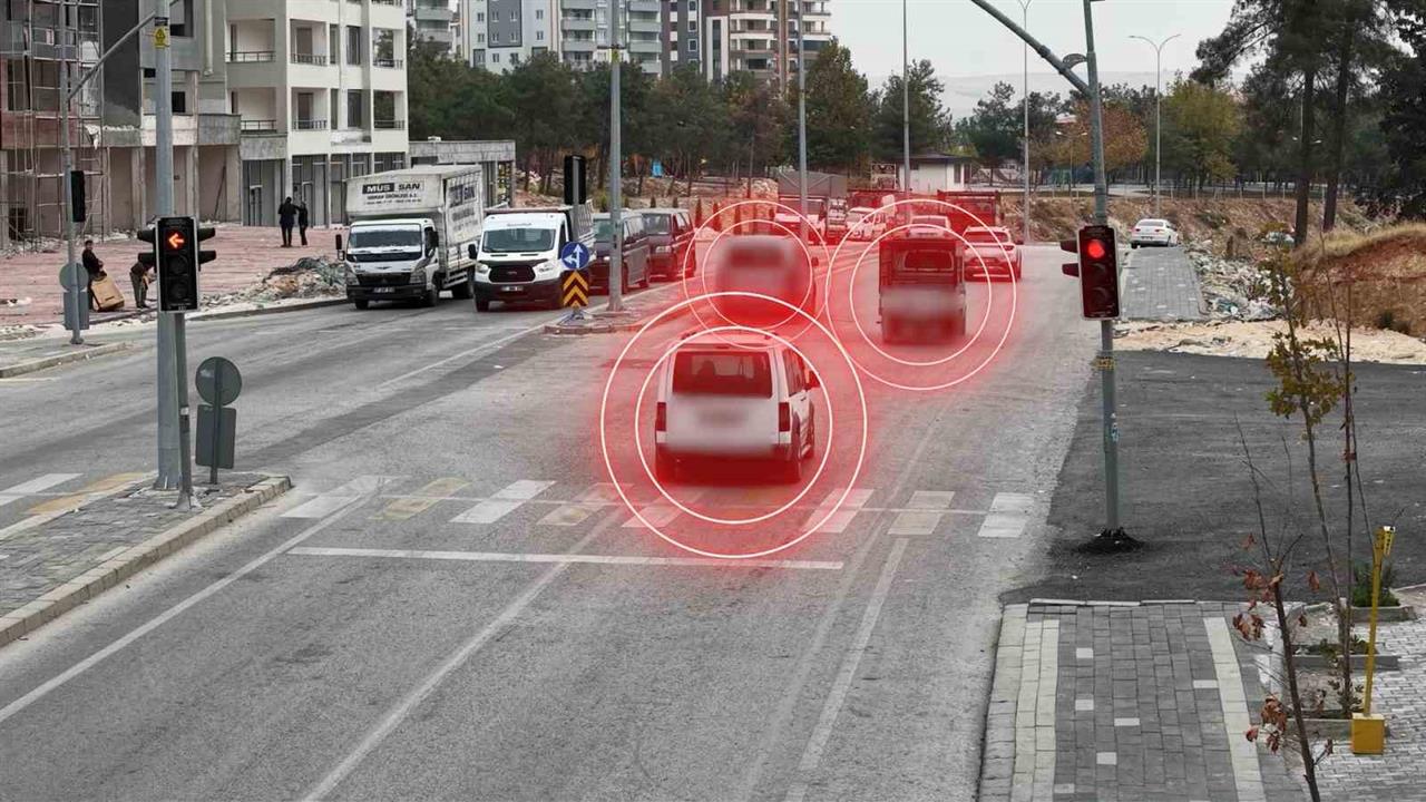 Gaziantep'te Kırmızı Işık İhlali Yapan 990 Araç Sürücüsüne Ceza Kesildi