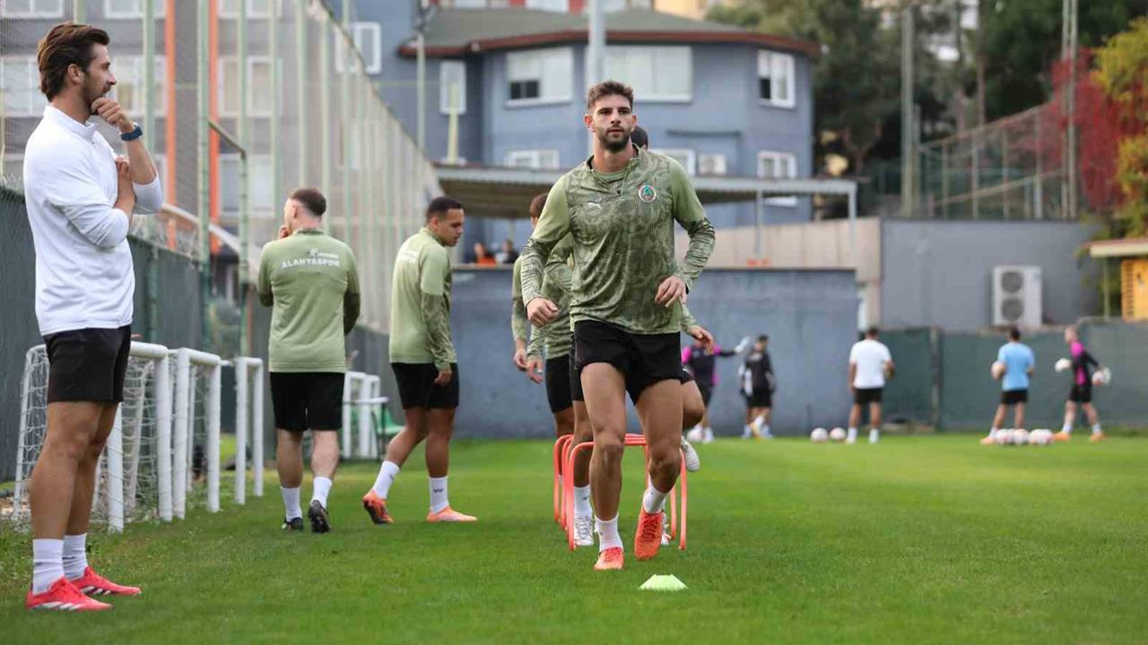 Alanyaspor, Antalya'da Samsunspor Maçı İçin Hazırlıklara Başladı