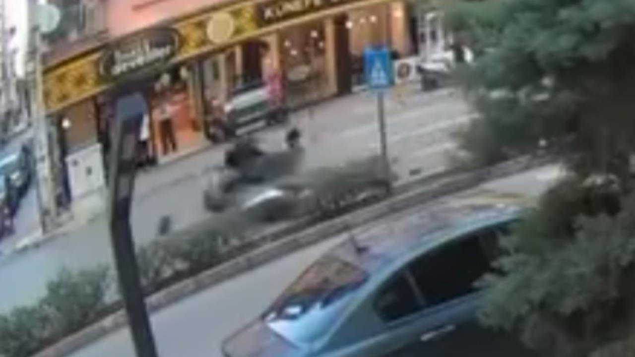 Kuvayi Milliye Caddesi’nde Çarpışan İki Motosiklet Yola Savruldu