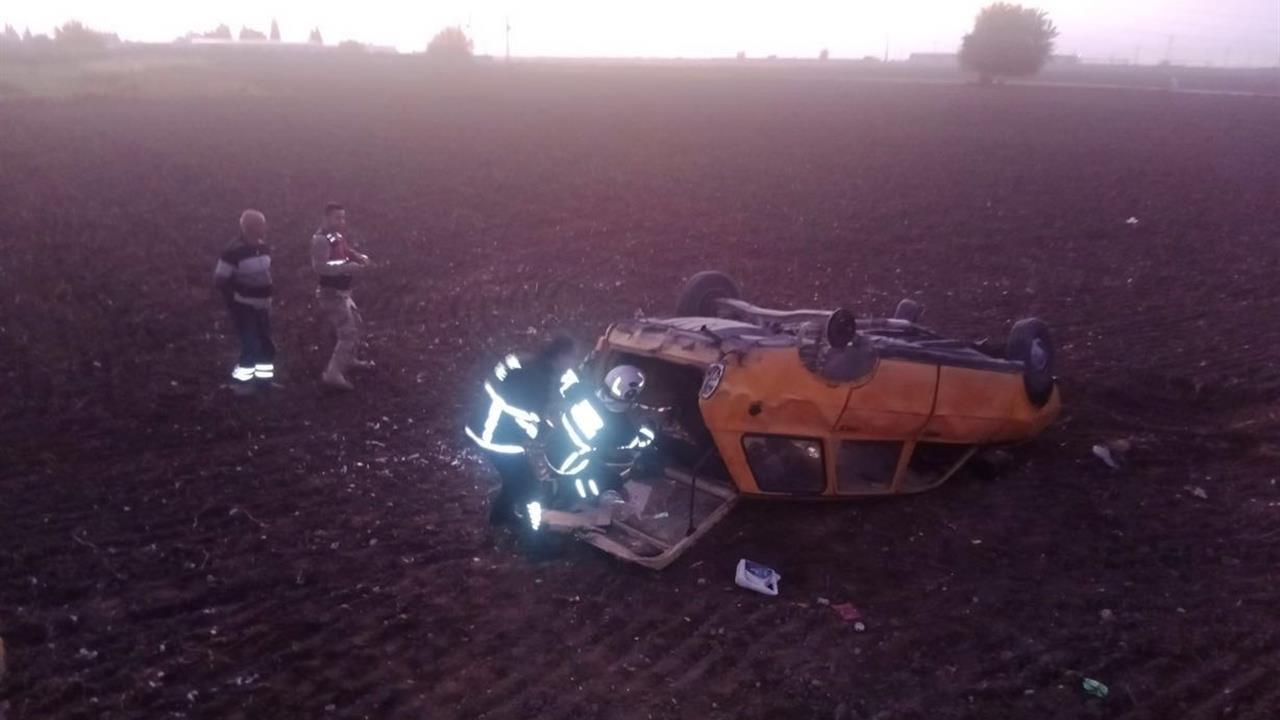 Kırıkhan'da Otomobiliyle Tarlaya Uçan Sürücü Yaralandı