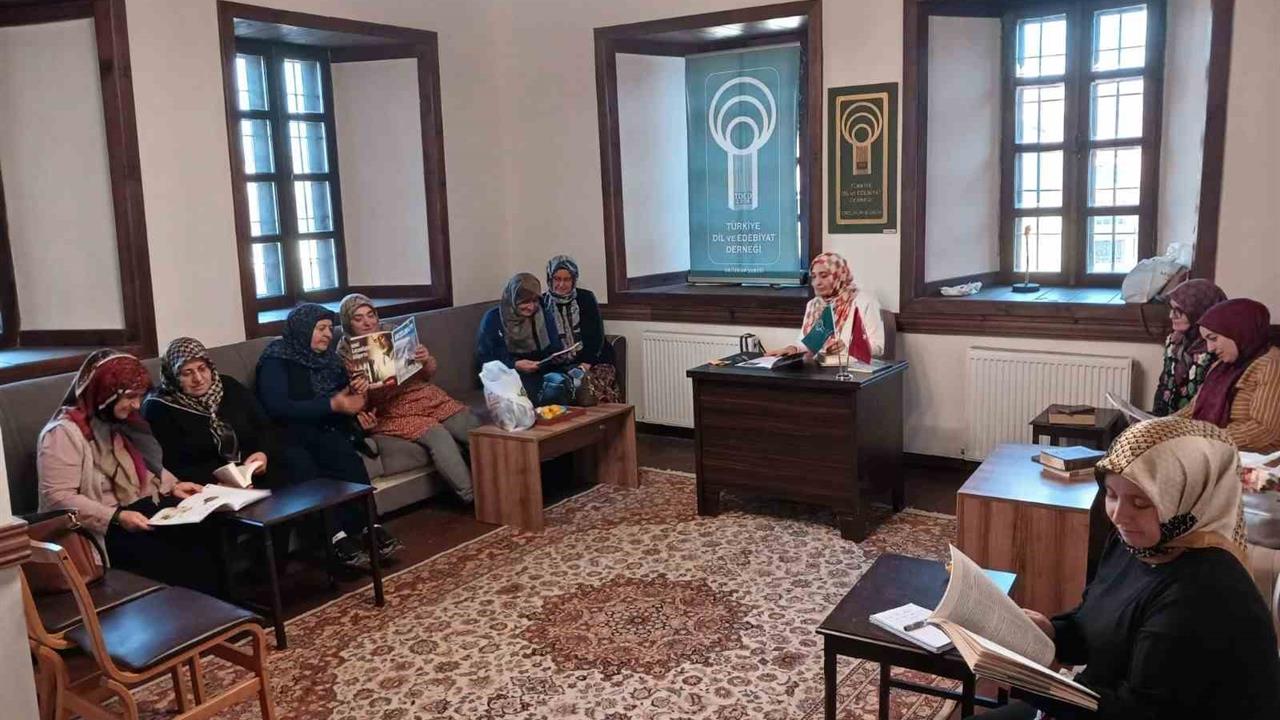 Erzurum'da Dört Çocuk Annesi Rumeysa Bedir'in Kitap Grubuna Katılım Artıyor