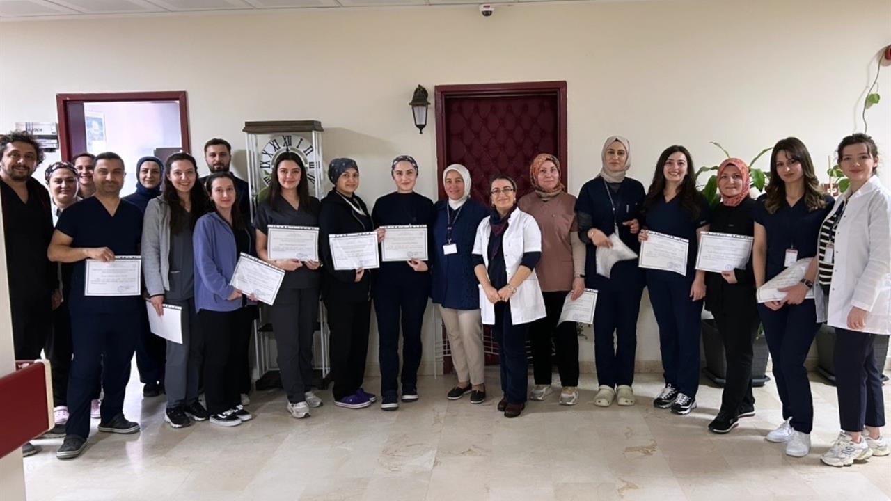 Kütahya Merkez'de Yoğun Bakım Hemşireliği Sertifikalı Eğitim Programı Tamamlandı