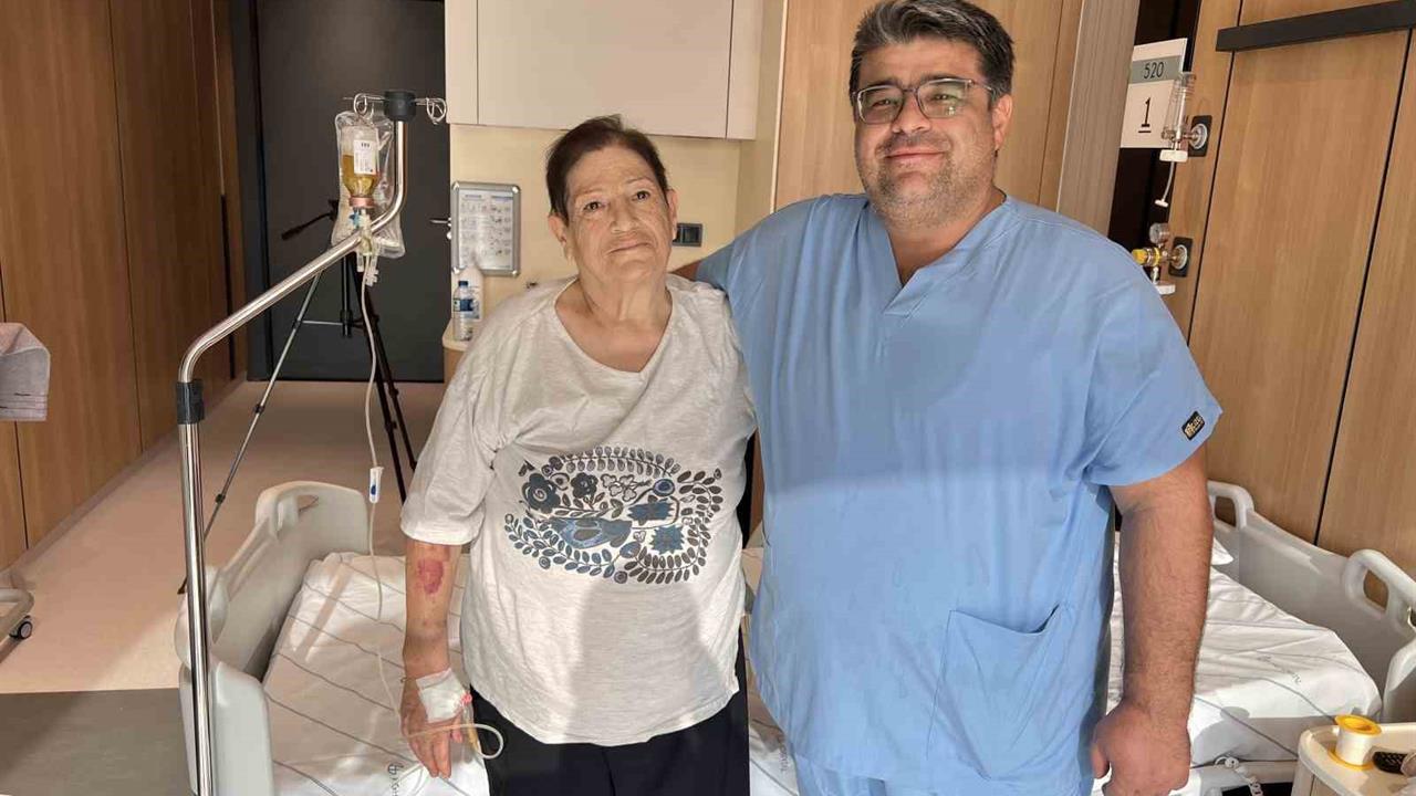 Kahramanmaraş'ta 74 Yaşındaki Hüsne Deligönül, Omurga Ameliyatı Sonrası Yeniden Yürüyebiliyor