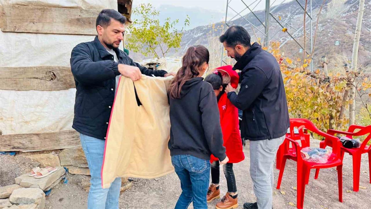 Şırnak Uludere'de Engelliye Akülü Sandalye, 300 Çocuğa Bot Dağıtıldı