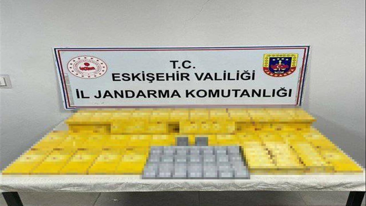 Eskişehir'de Jandarma, Kaçak Cinsel Ürünler ve Silah Ele Geçirdi