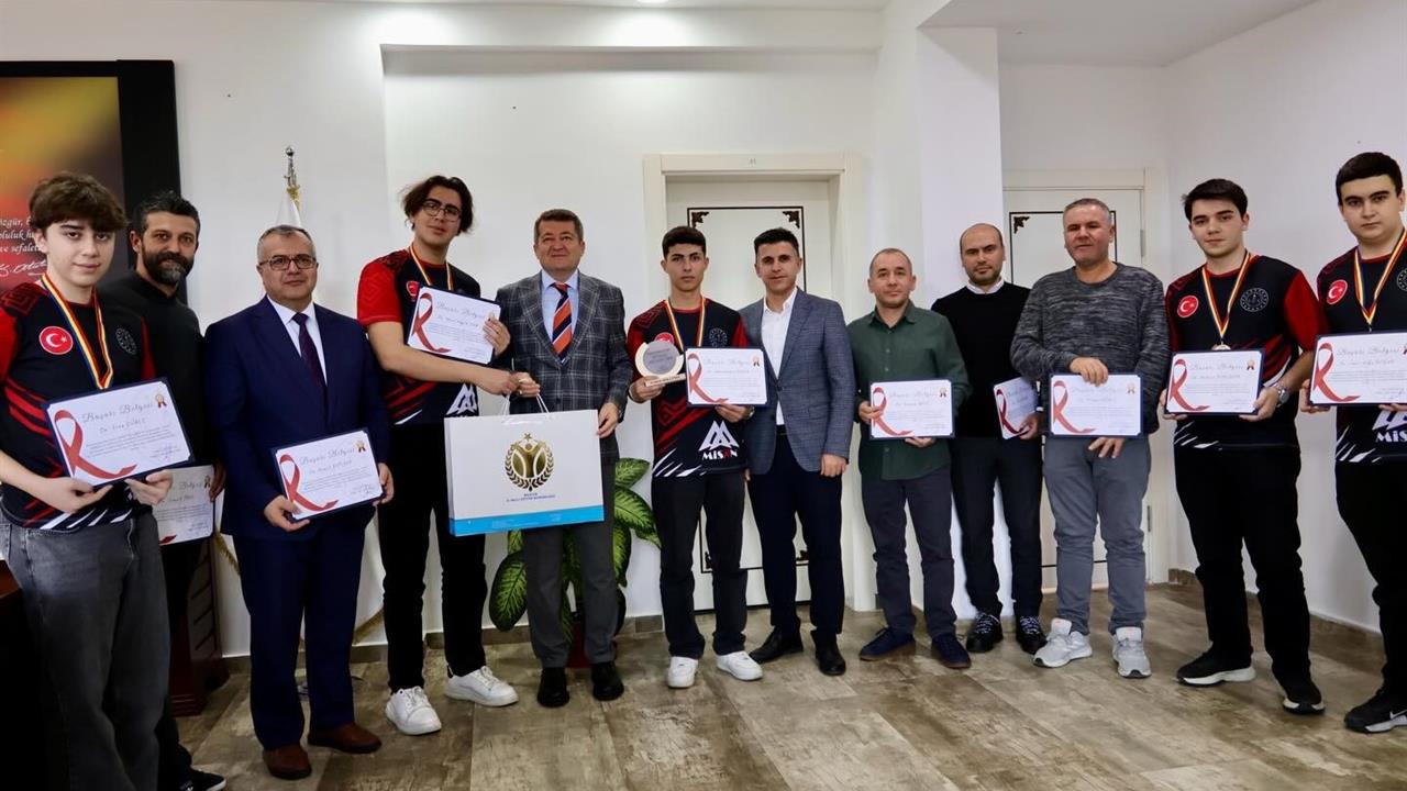 Bilecik'teki Öğrenciler ve Öğretmenler ROBOCHALLENGE-25'te Dünya Üçüncüsü Oldu