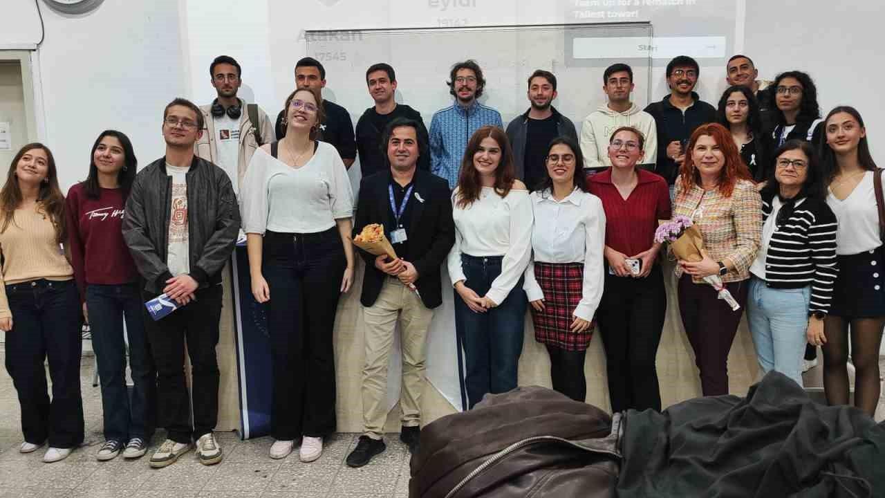 İzmir'de Doç. Dr. Fatma Sert, her yıl 41 bin kişiye akciğer kanseri teşhisi konduğunu açıkladı.