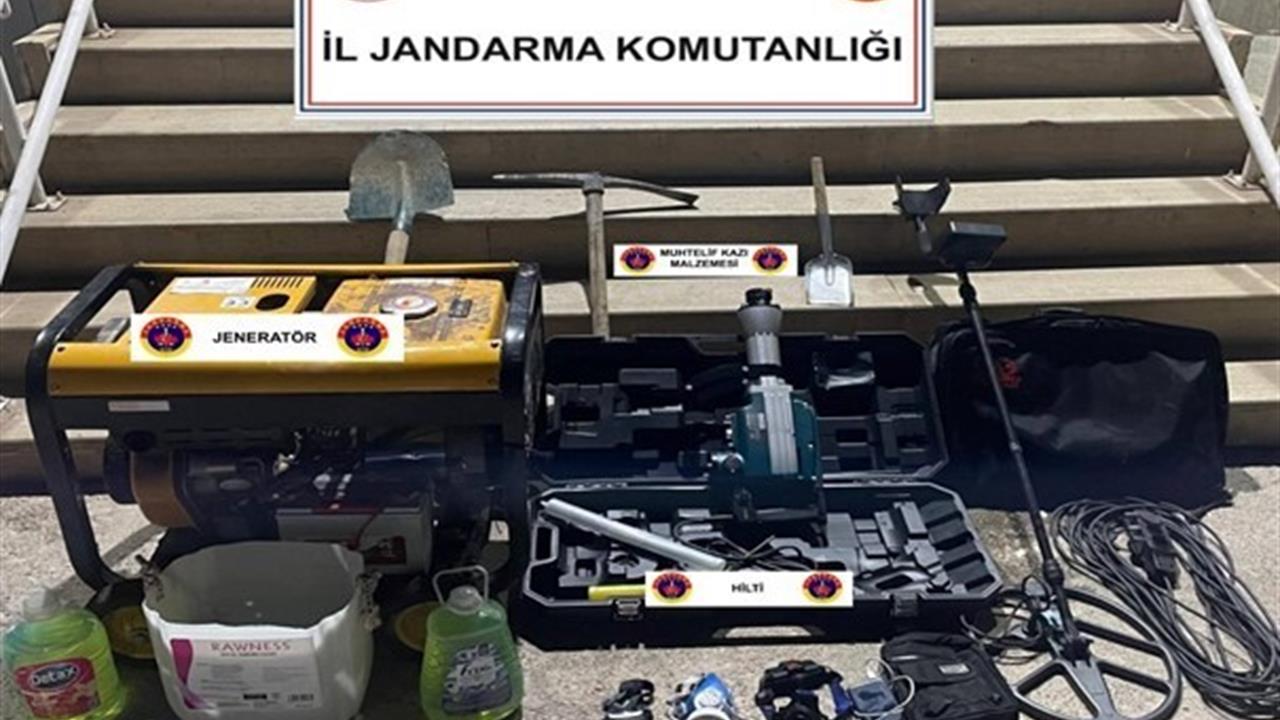 Burdur'da Jandarma Ekiplerince Yapılan Operasyonda 7 Şahıs Gözaltına Alındı