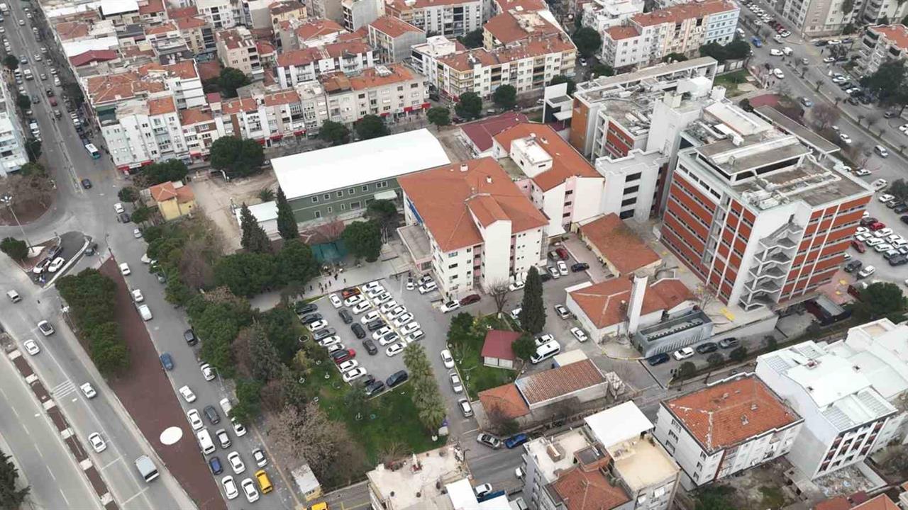 Akhisar'da Mustafa Kirazoğlu Devlet Hastanesi'nde Lazerle Böbrek Taşı Tedavisi Uygulanmaya Başlandı