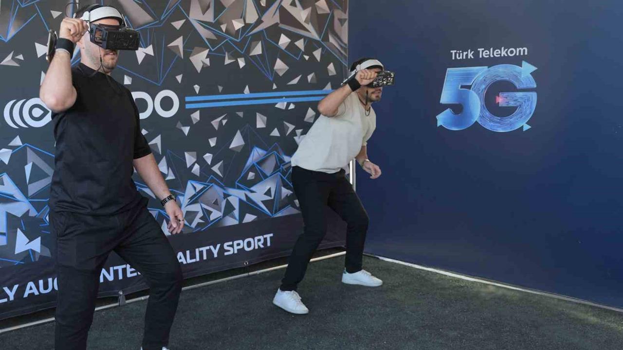 İstanbul'daki 7 Üniversitede Türk Telekom'un 5G Deneyimi Gençlere Sunuldu