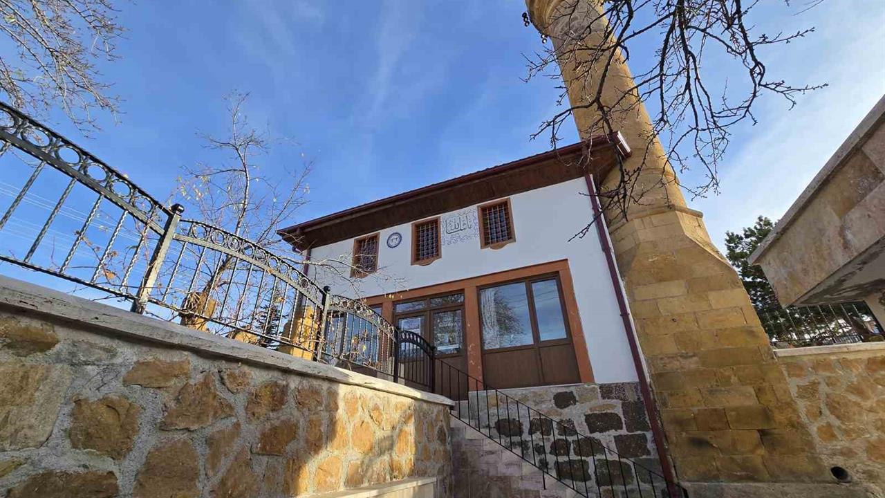 Yozgat'taki Tekke Arapdede Camii Ziyaretçilerini Bekliyor