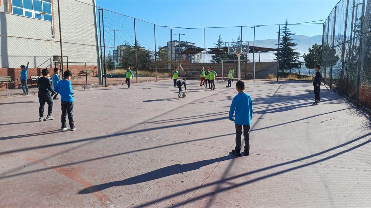 Niğde'de İlkokullarda Uygulanan Spora İlk Adım Projesi 2025'e Kadar Sürecek