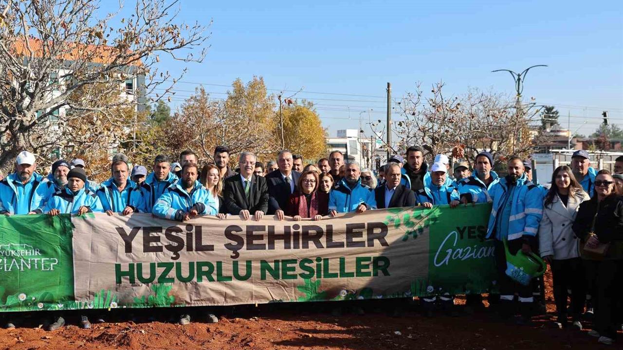 Gaziantep'te YEŞİLANTEP Projesi ile Şehir Merkezi Ağaçlandırılıyor