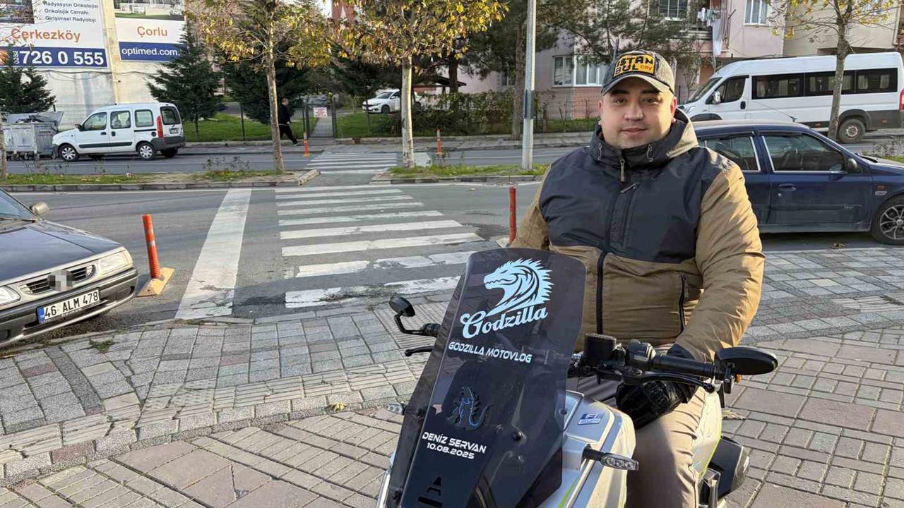 Tekirdağ Çerkezköy'de Yaya Geçidinde Yaşanan Motosikletli Yol Verme Olayı Viral Oldu